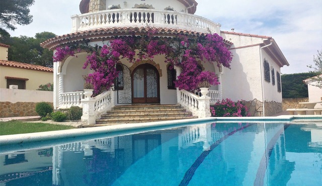 Detached villa for 6 people located in Miami Playa