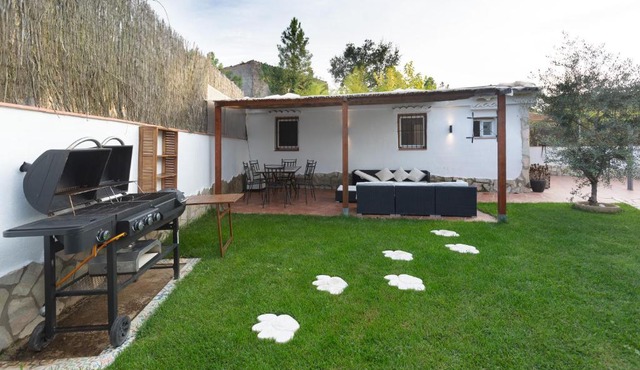 Detached villa for 6 People in Lloret de Mar with comunal Outdoor swimming pool