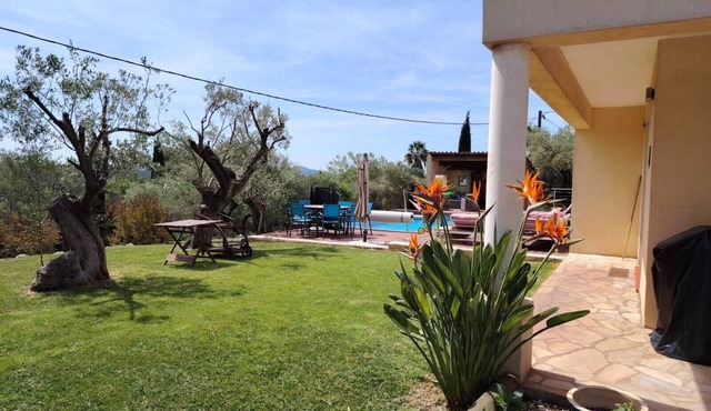 Detached villa for 6 people, swimming pool, 20 minutes from the sea