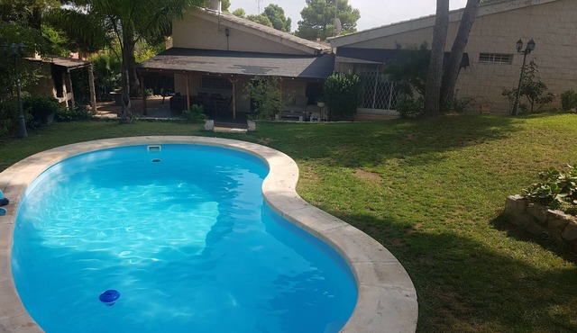 Detached villa in Urbanization Altury, Turis Valencia up to 9 pax.