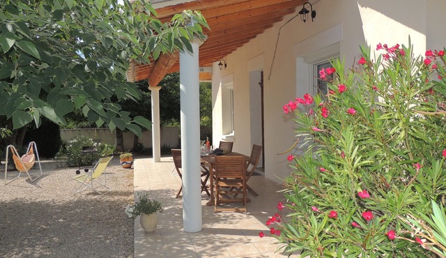 Detached villa near Mont Ventoux 3 Etoiles de France in Carpentras