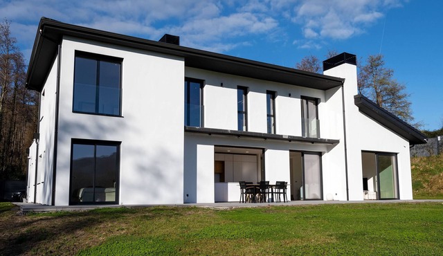Detached Villa Next to Golf Course