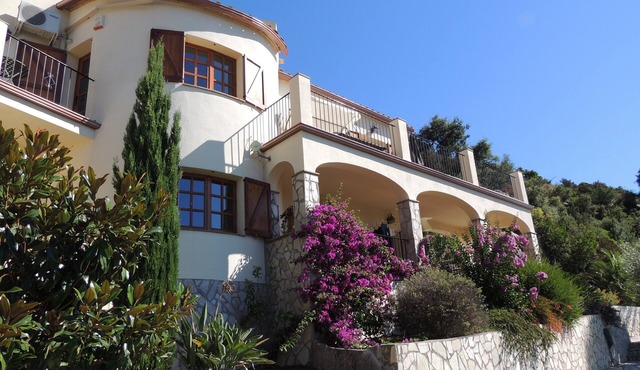 Detached Villa Sienna with mountain and sea views, garden, private pool + WiFi