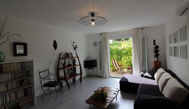 Detached villa T4 in orchard 10 km from the sea