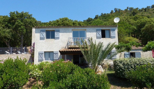 Detached villa with beautiful sea view and large garden