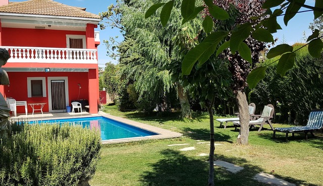Detached villa with private pool and wifi