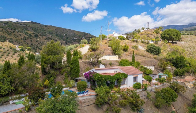 Detached Villa With Private Pool And Stunning Views 5 Minutes Walk From Village