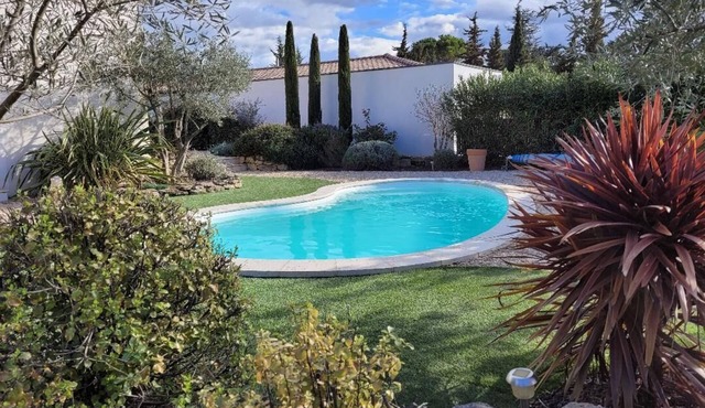 Detached villa with private pool in Uzès, 10 minutes' walk from the town center