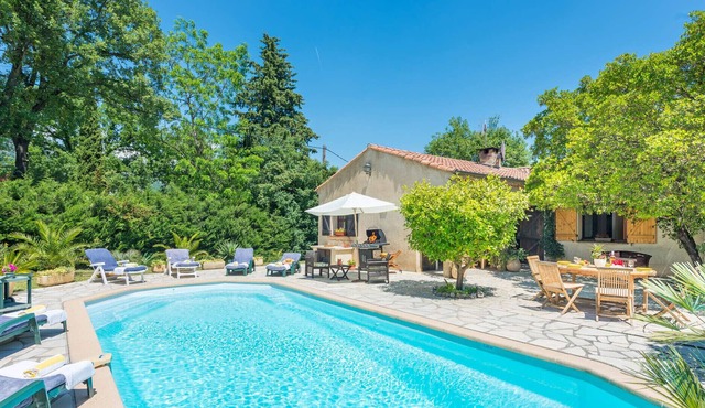 Detached villa with swimming pool under the calm sun in Peymeinade, 06