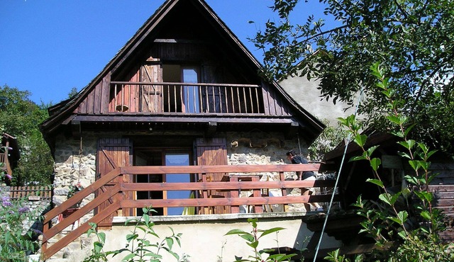 Detached village house 700 m alt south full with small garden