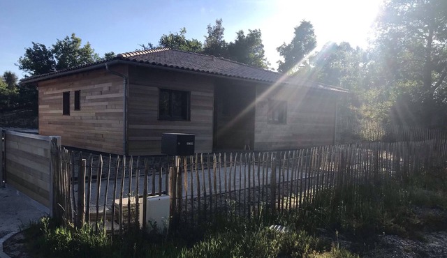 DETACHED WOODEN HOUSE 4BED SWIMMING POOL & JACCUZI BED AND MIXE NEAR CONTIS OCEAN