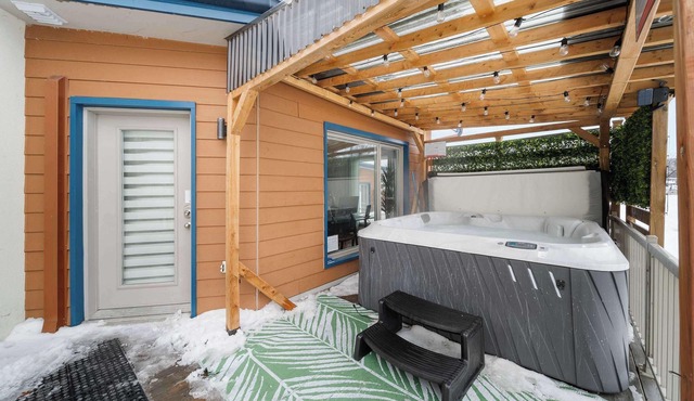 Detente au bord du fleuve | Condo with Spa