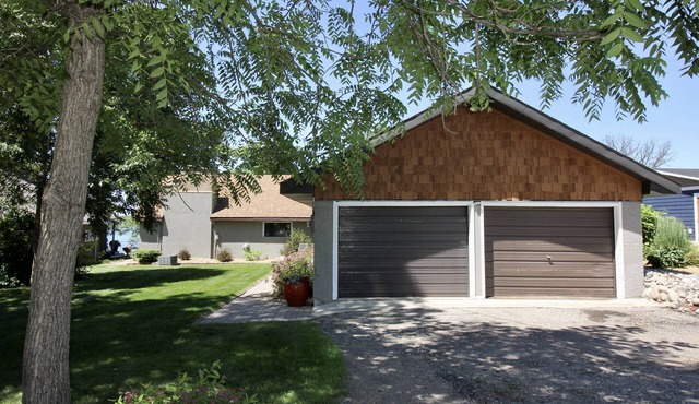 DETROIT LAKE HOME WITH BEAUTIFUL SUNSET VIEWS!