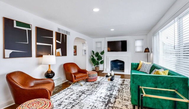 Detroit Mid-Century Gem Sleeps 12 + Parking