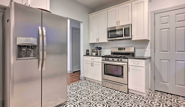 Detroit Vacation Rental: 8 Mi to Downtown!