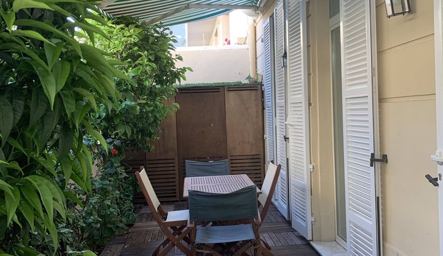 Deux Pièces Meublées Centre de Monaco , en Rez-de-chaussée de Jardin