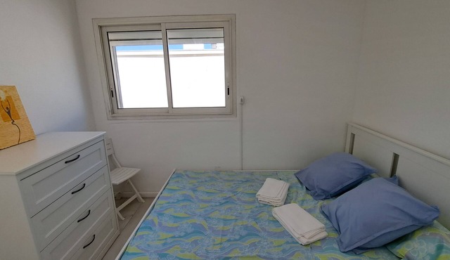 Deux Pièces , vue Exceptionnelle sur Canal, Mer, Port et Étangs