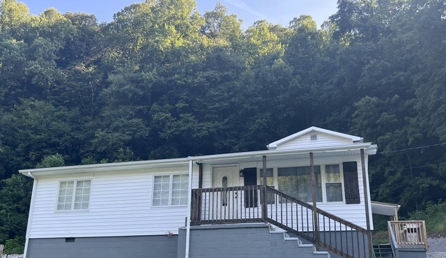 Devil Anse Off Road Lodging Hatfield & McCoy Trail House