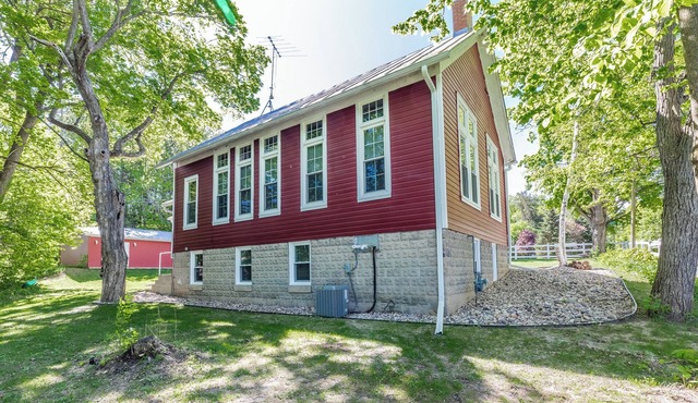 Devil's Lake Schoolhouse-walk to beach and restaurants!