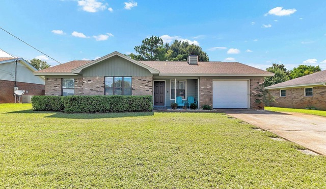 Deville: Fully Fenced, Smart TVs, Near 2 Beaches