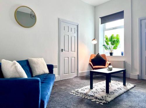 Devon-2 Bdrm Sleeps 4 Great for Contractors