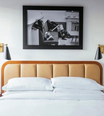 Dew Drop Inn Hotel & Lounge