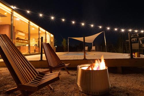 Dew - Mirror Cabin, Pool, HI-VIEW, fire pit, grill