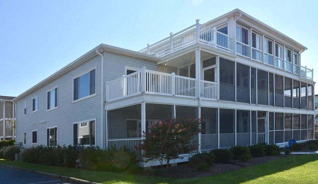 Dewey Beach 4BR Condo Ocean Block w/Parking, Outdoor Shower
