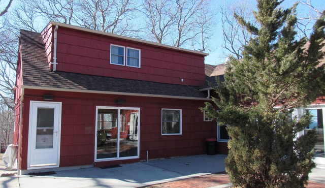 DeWolfe Hall West Apartment with access to LI Sound