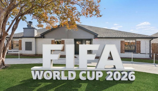 DFW Basecamp ✨ Sleeps 26n⚽ FIFA Retreat ✦ 🤠 Stockyards ✦ 🎤 Karaoke ✦ 🏀 Court 🌌