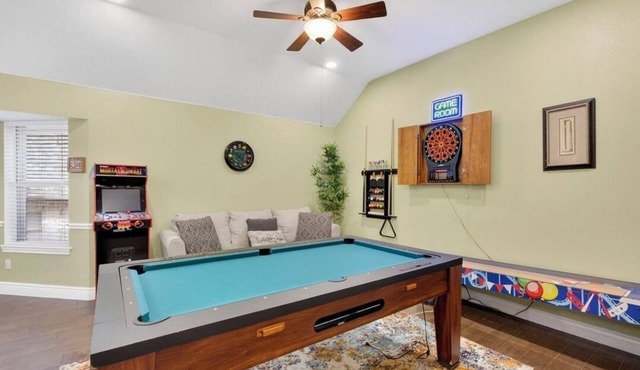 DFW Family Fun Retreat Pool Table Air Hockey Arcade Game Work Space BBQ Firepit