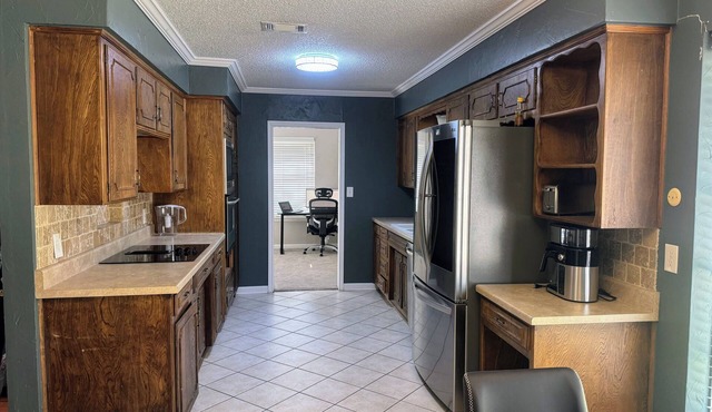 DFW Oasis w/Pool — 10 Min to Airport & Stadiums