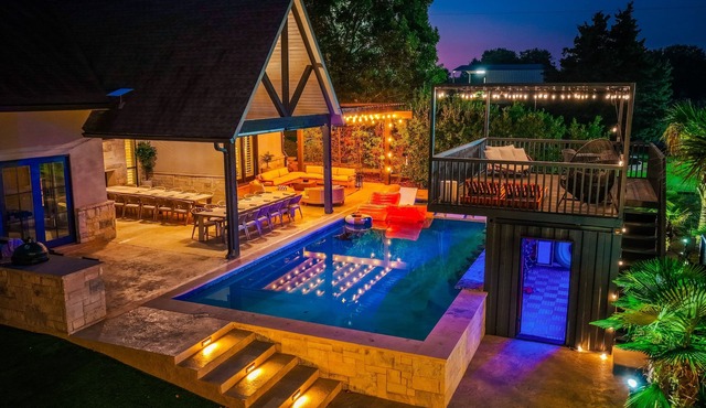 DFW Penrose House Swim-Up Bar Estate Sleep 28 | Weddings | Hot Tub | Mini Golf