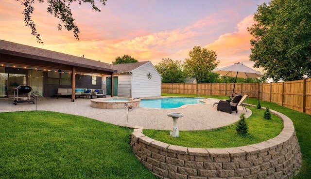 DFW Retreat Pool, Spa & Minutes to Dallas & Fort Worth