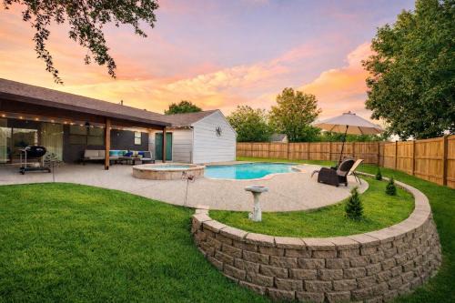 DFW Retreat - Pool, Spa & Minutes to Dallas & Fort Worth