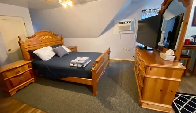 Diamond Apartment with GYM - 2 miles to Fort Sill & 1/2 mile to downtown!