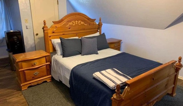Diamond Apartment with GYM - 2 miles to Fort Sill & just blocks to downtown!