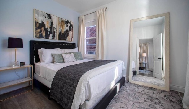 Diamond Blue | Free Parking | 15 min Chicago/Ohare