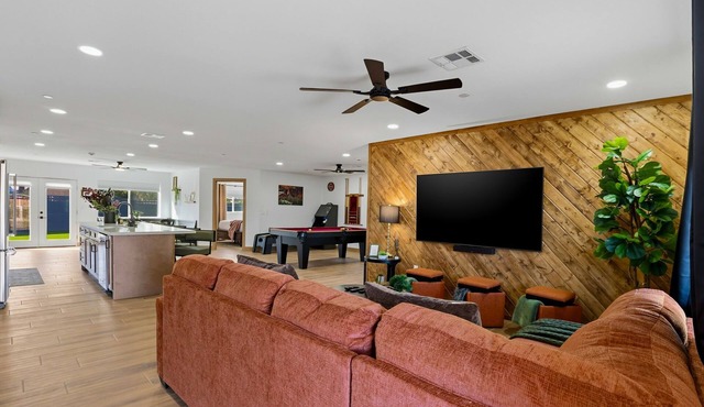 Diamond Desert Resort , Game room , 4 BR:3 Baths