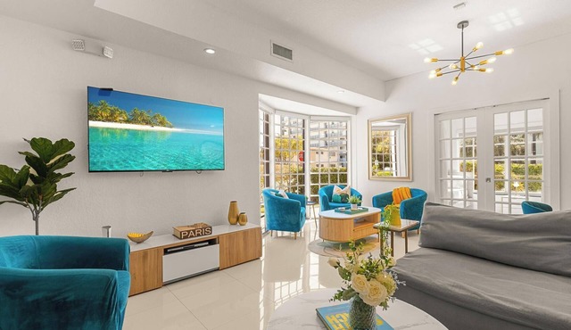DIAMOND GREAT VILLA FOR LARGE GROUPS IN THE HEART OF SOUTH BEACH!