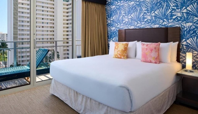 Diamond Head View Junior Suite | Kaimana Beach Hotel | Steps to the Beach