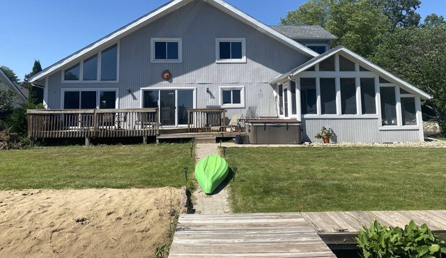 Diamond Lake Private Waterfront!