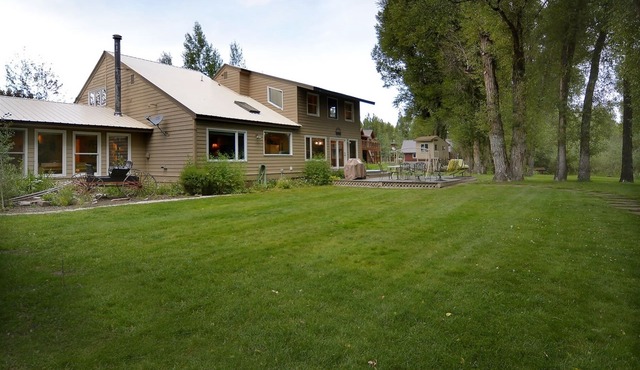 Diamond On The River/3000 Sq. Ft Home W/2 Acres Right on the Gunnison River!