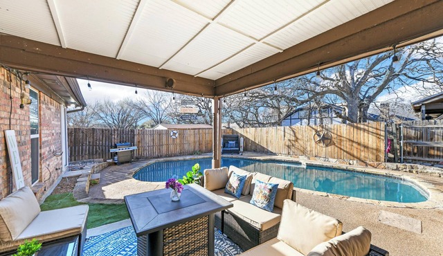 Diamond Waters near DFW & Stadium with Private Pool