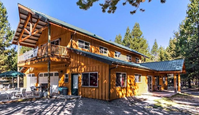 DiamondStone Guest Lodges