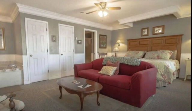 Dickey House, Carriage Suite