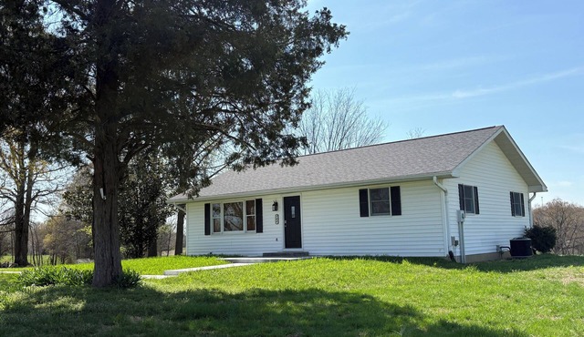 Dickson Trails to Adventure, Charming 2-Bedroom House in Vienna