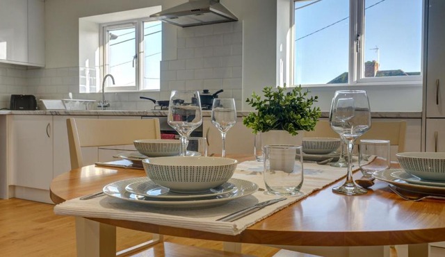 Didcot- Private Flat with Garden & Parking 03