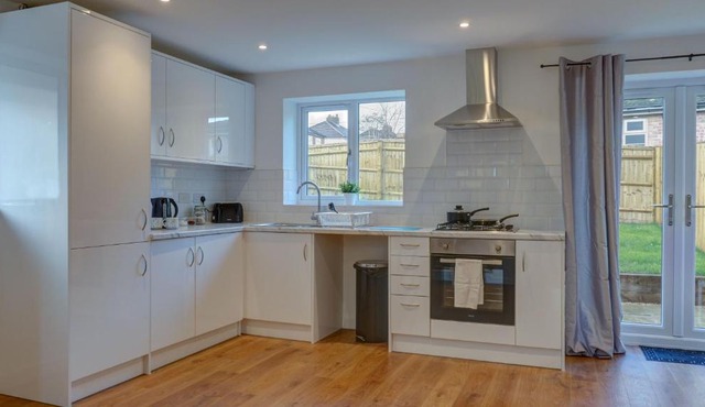 Didcot- Private Flat with Garden & Parking 04