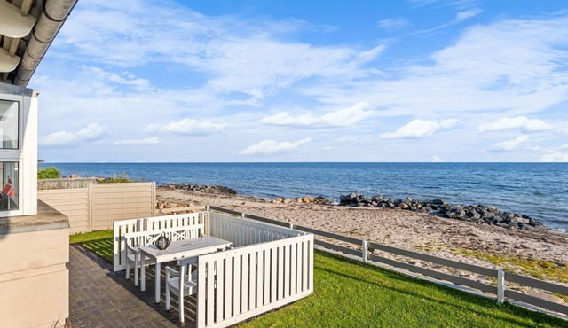 "Diderik" - 5m from the sea by Interhome